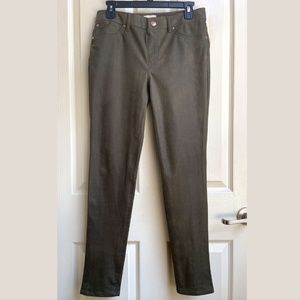 Chico's Slim Cut Ankle Cut Pants in Moss Green Reptile Pattern